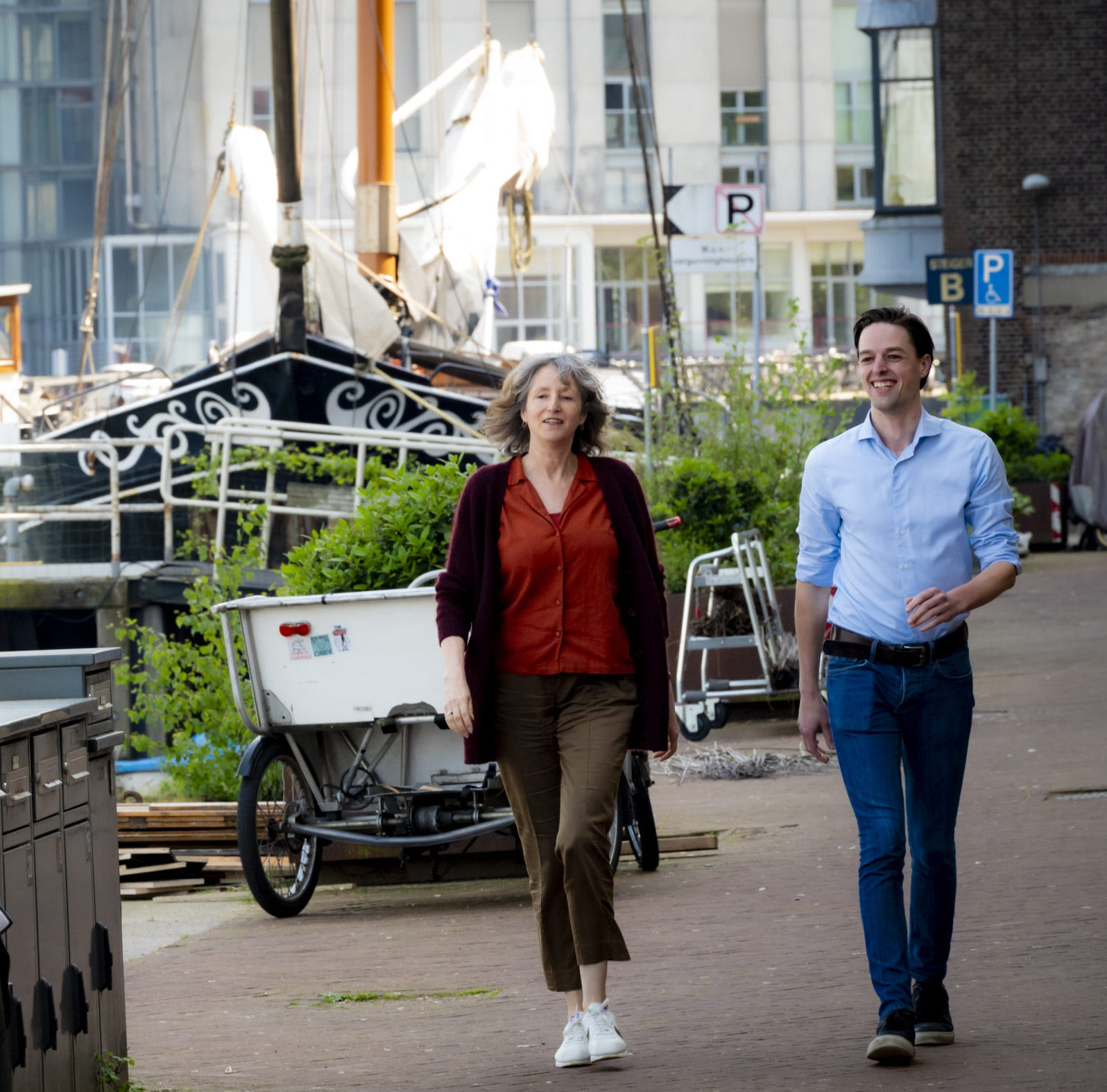 Foto Annelies en Tjisse op de kade