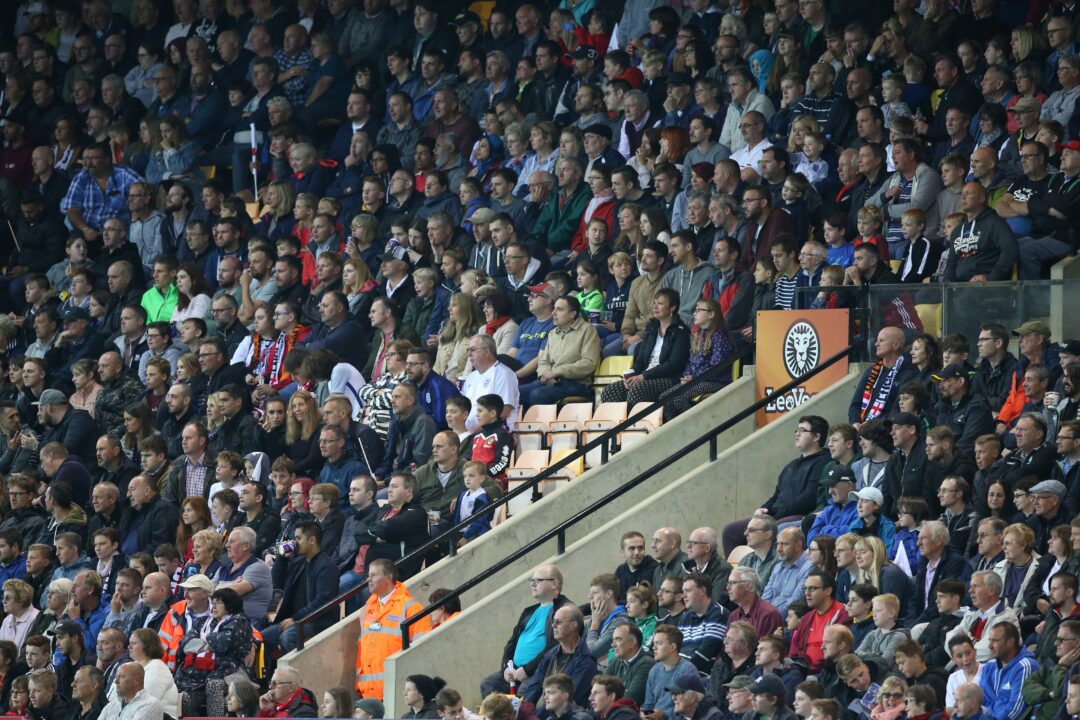 geen racisme en discriminatie in voetbalstadions