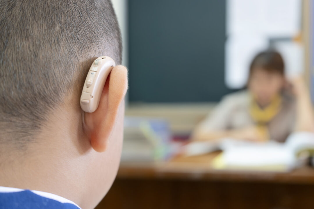 Dove en slechthorende kinderen