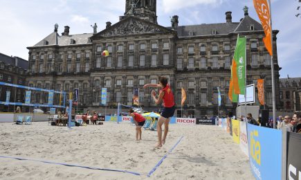 Heel Nederland beleeft (beach)volleybal!